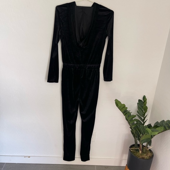 Full Length OMG Collection Velvet Jumpsuit Size Medium - Picture 5 of 8